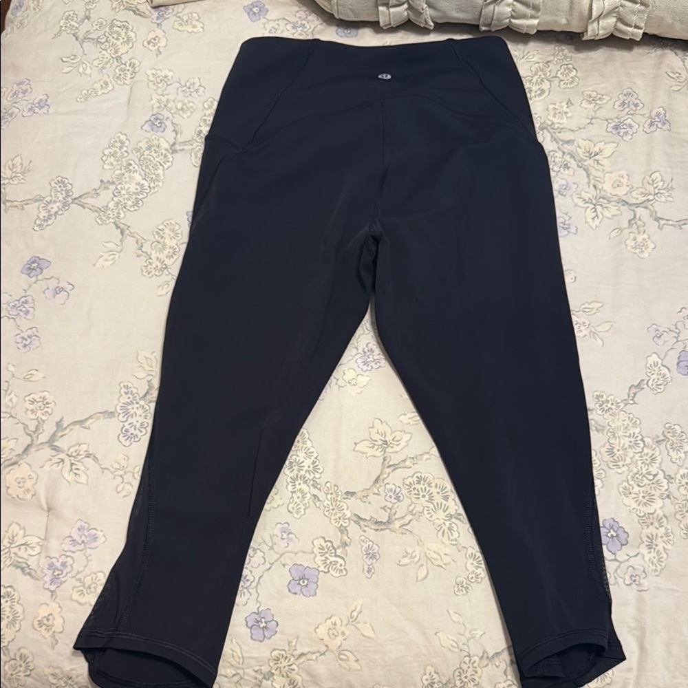 Black capri lululemon Leggings